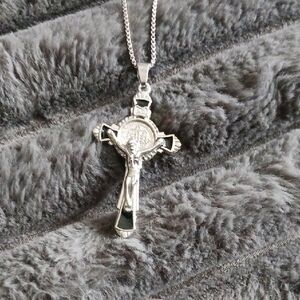 Elegant Silver Cross Pendant Necklace